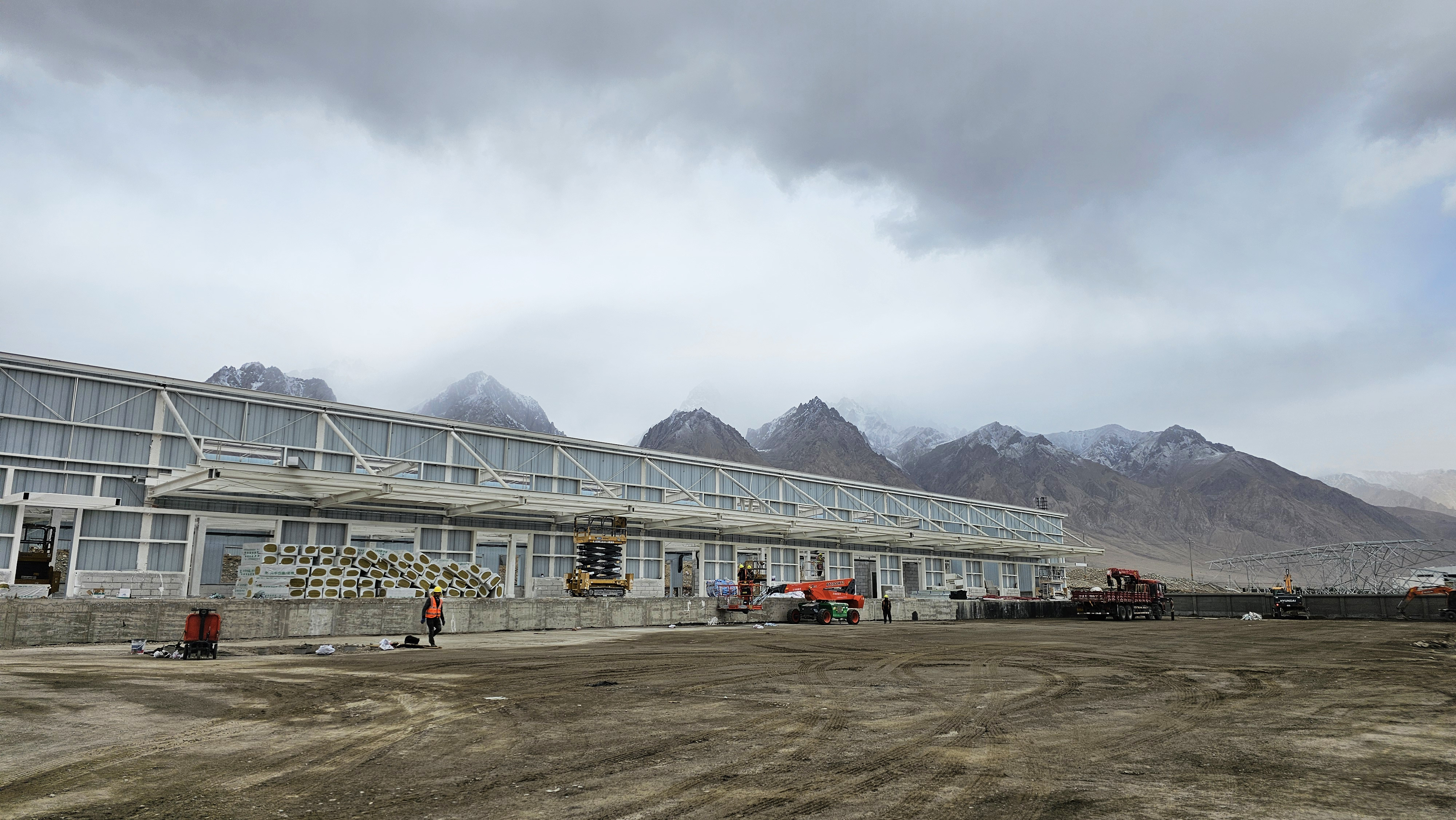 帕米尔高原上的坚守：红其拉甫口岸筑就“国门名片”